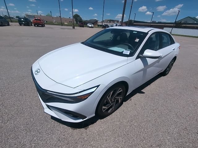 Used 2025 Hyundai Elantra SEL FWD image 11