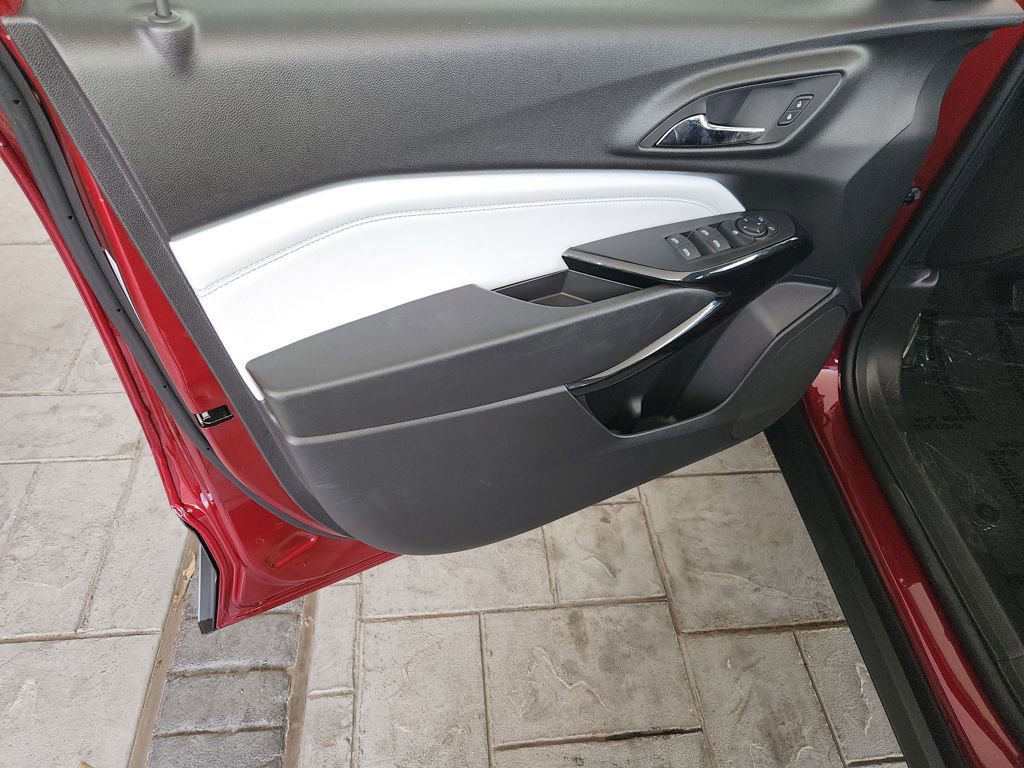 Used 2025 Chevrolet Trax LT image 27