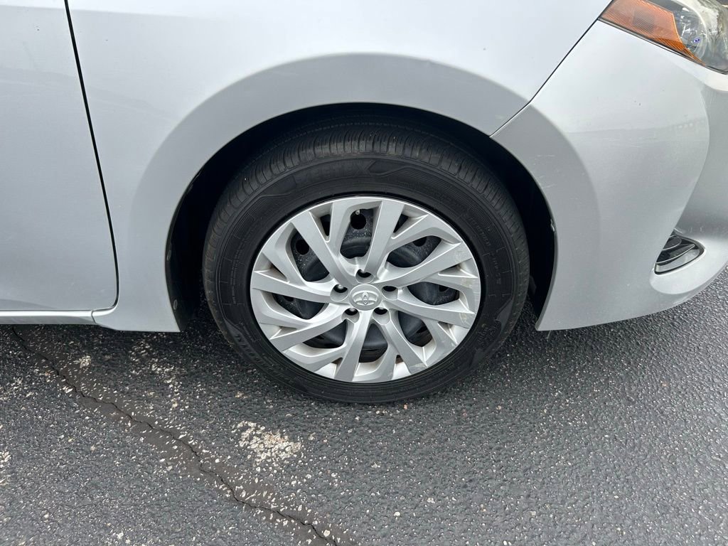 Used 2018 Toyota Corolla LE FWD image 3