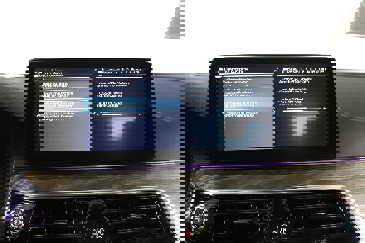 Used 2023 BMW 530e 530e w/ M Sport Package image 30