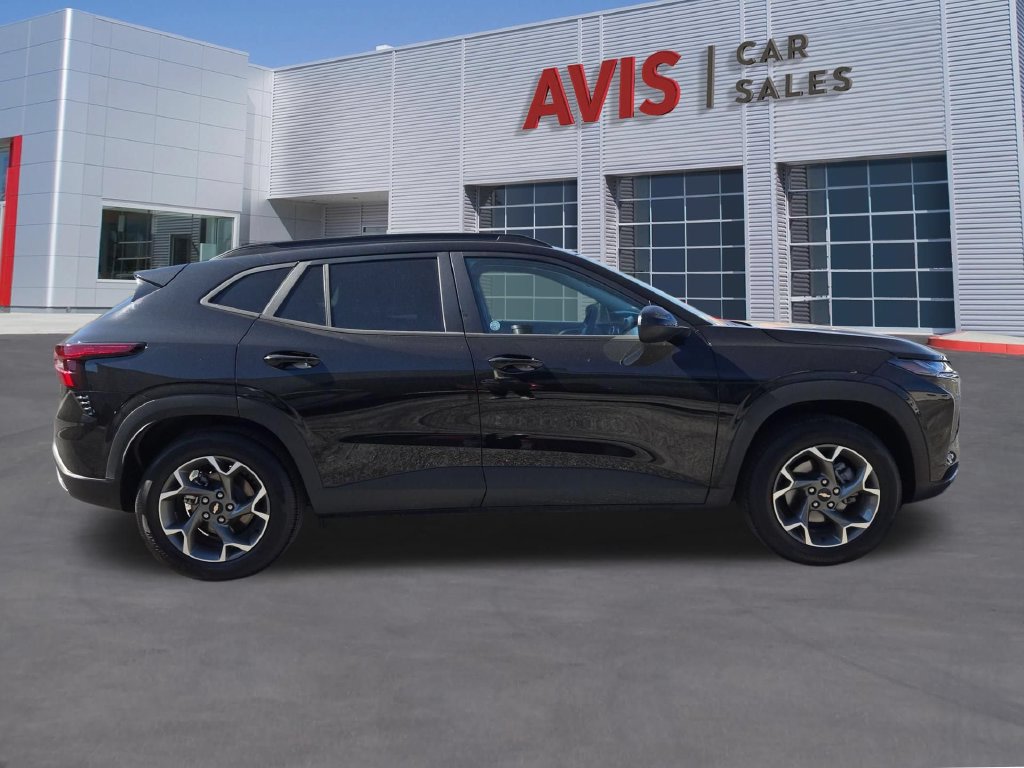 Used 2026 Chevrolet Trax LT FWD image 5