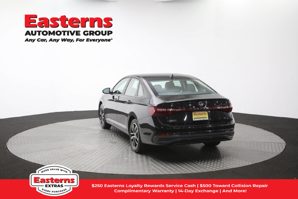 Used 2025 Volkswagen Jetta SE FWD image 66