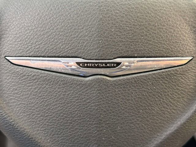 Used 2022 Chrysler Pacifica Touring-L w/ Uconnect Theater Family Group FWD image 28