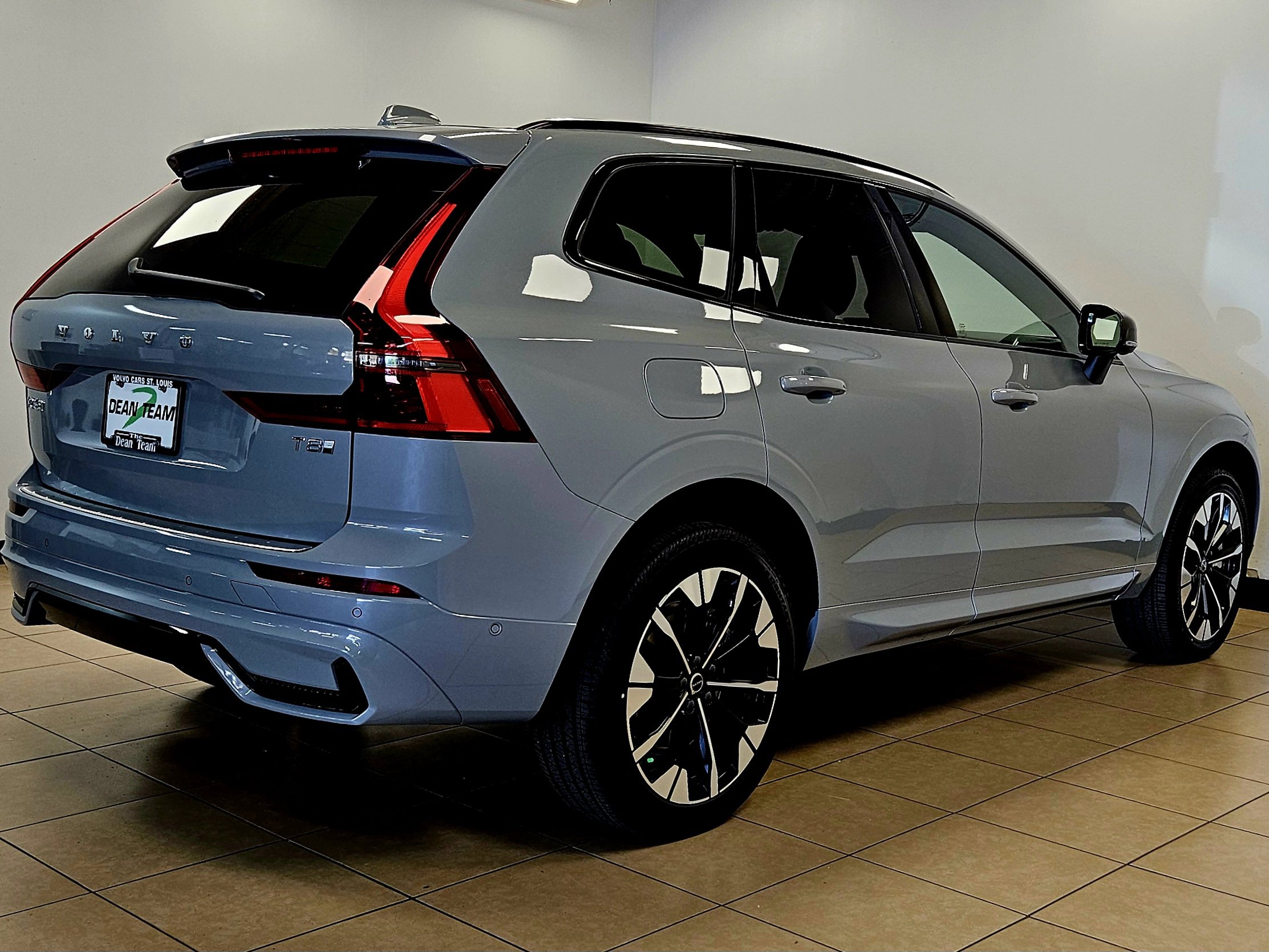 New 2026 Volvo XC60 T8 Plus w/ Protection Package Premier image 5