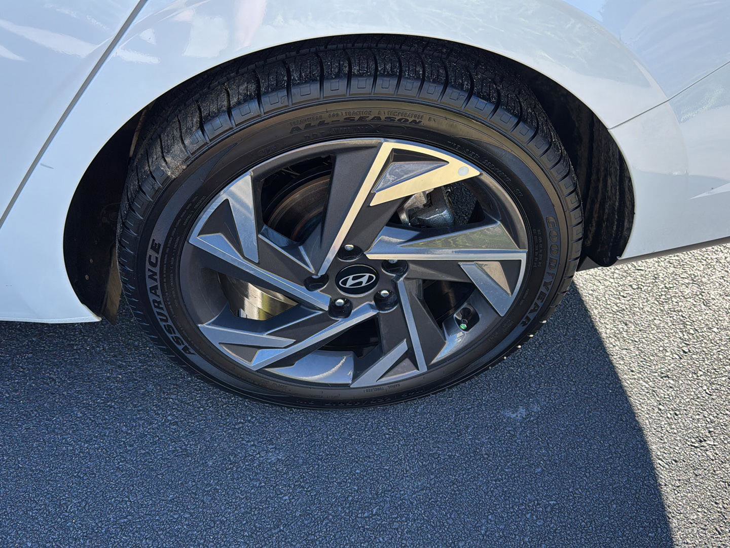 Used 2024 Hyundai Elantra Limited image 36