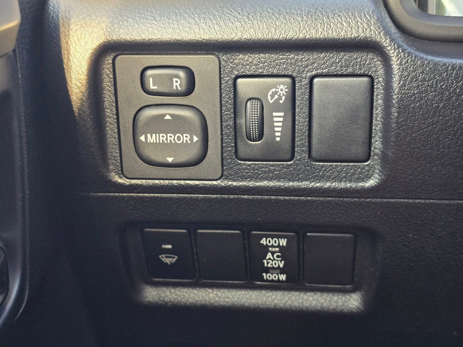 Used 2014 Toyota 4Runner SR5 AWD/4WD image 21