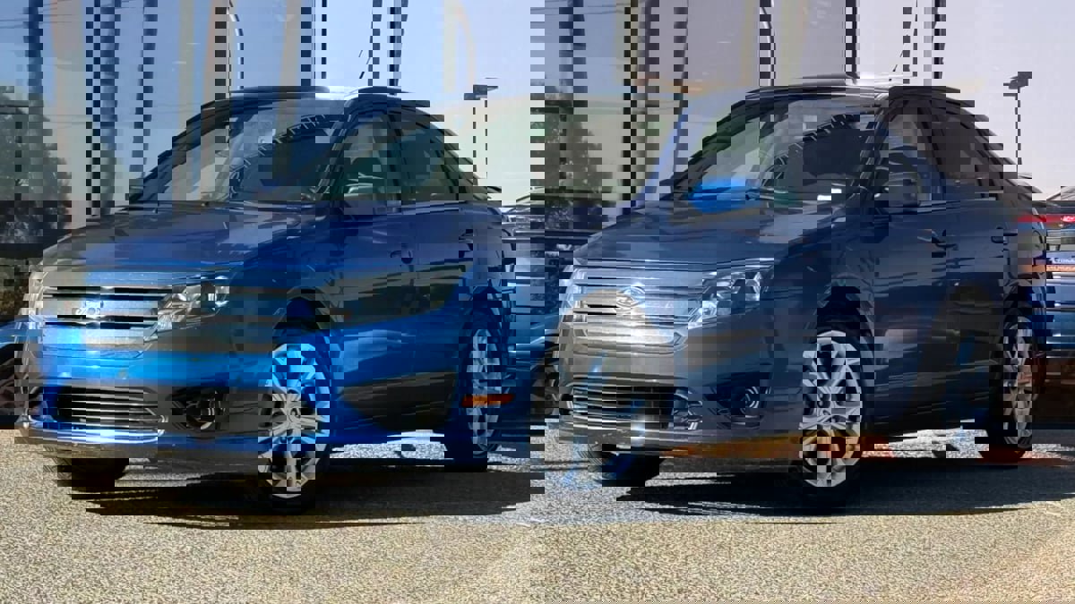 Used 2012 Ford Fusion SE image 2