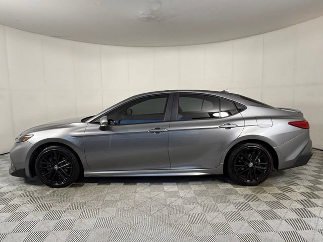 Used 2025 Toyota Camry SE FWD image 2