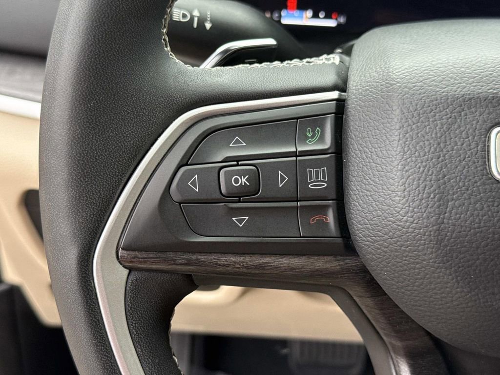 Used 2023 Jeep Grand Cherokee L Limited w/ Luxury Tech Group II image 42