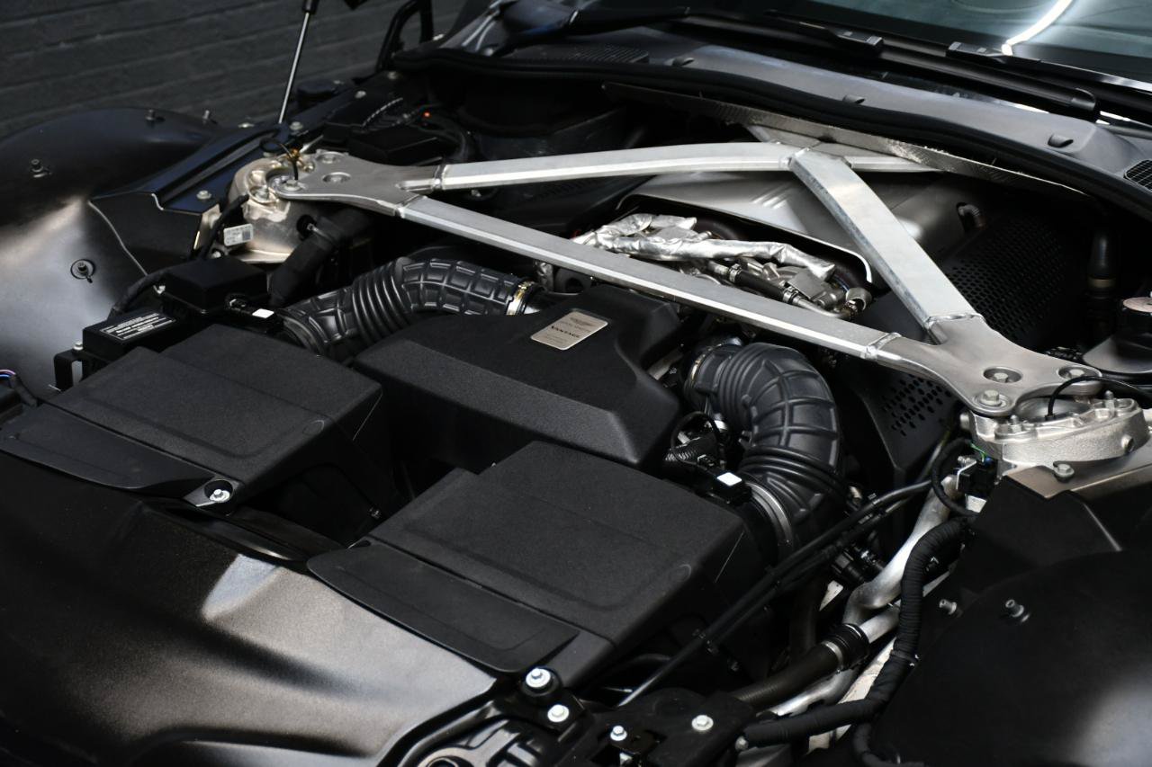 Used 2020 Aston Martin V8 Vantage Coupe RWD image 16