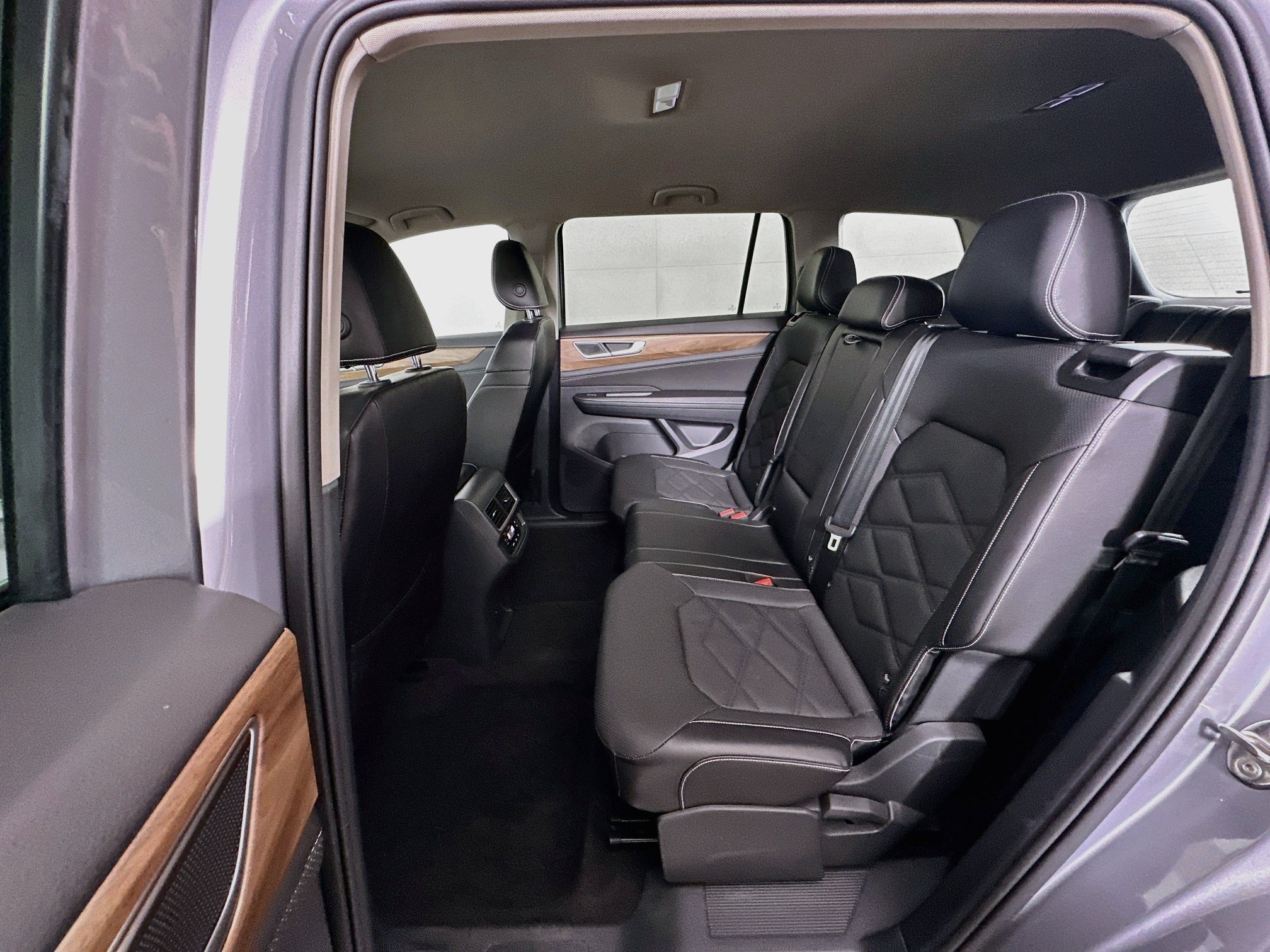 Used 2024 Volkswagen Atlas SE AWD/4WD image 28