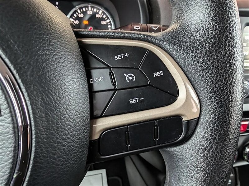 Used 2017 Jeep Renegade Sport w/ Power & Air Group FWD image 22
