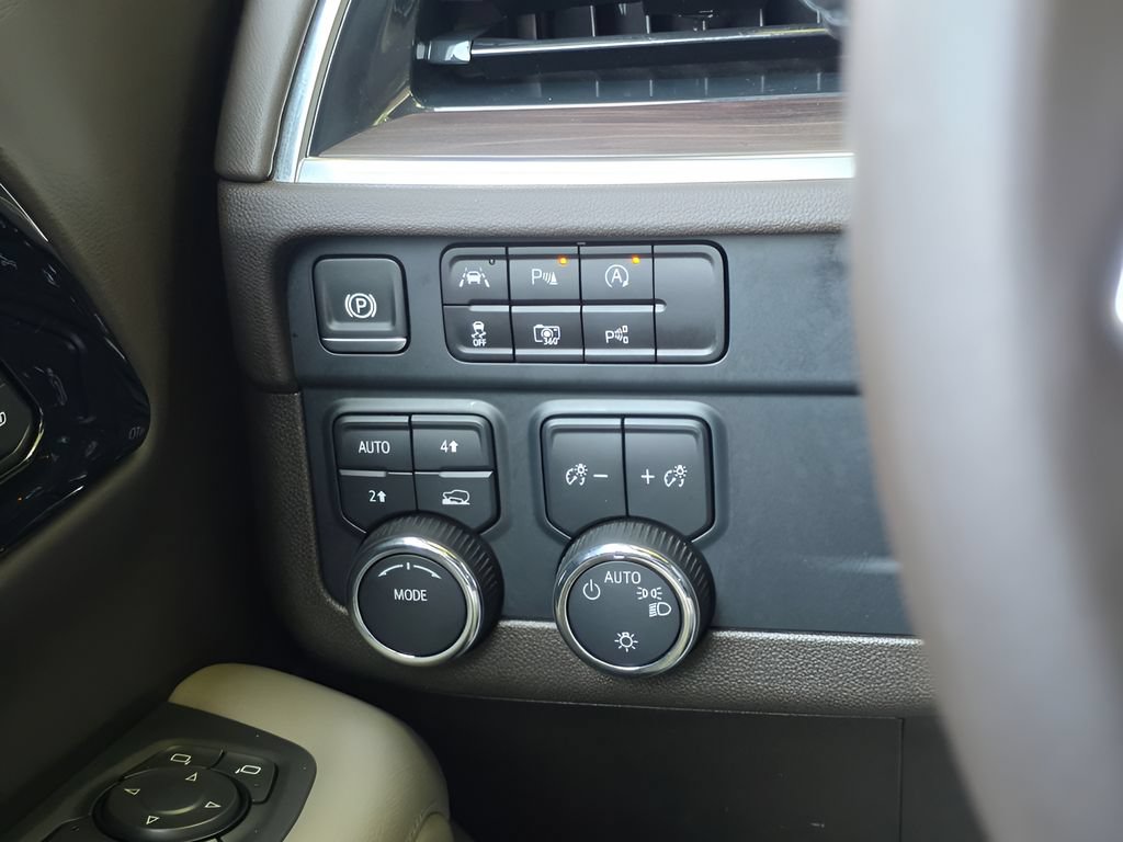 Used 2025 Chevrolet Tahoe LT AWD/4WD image 25