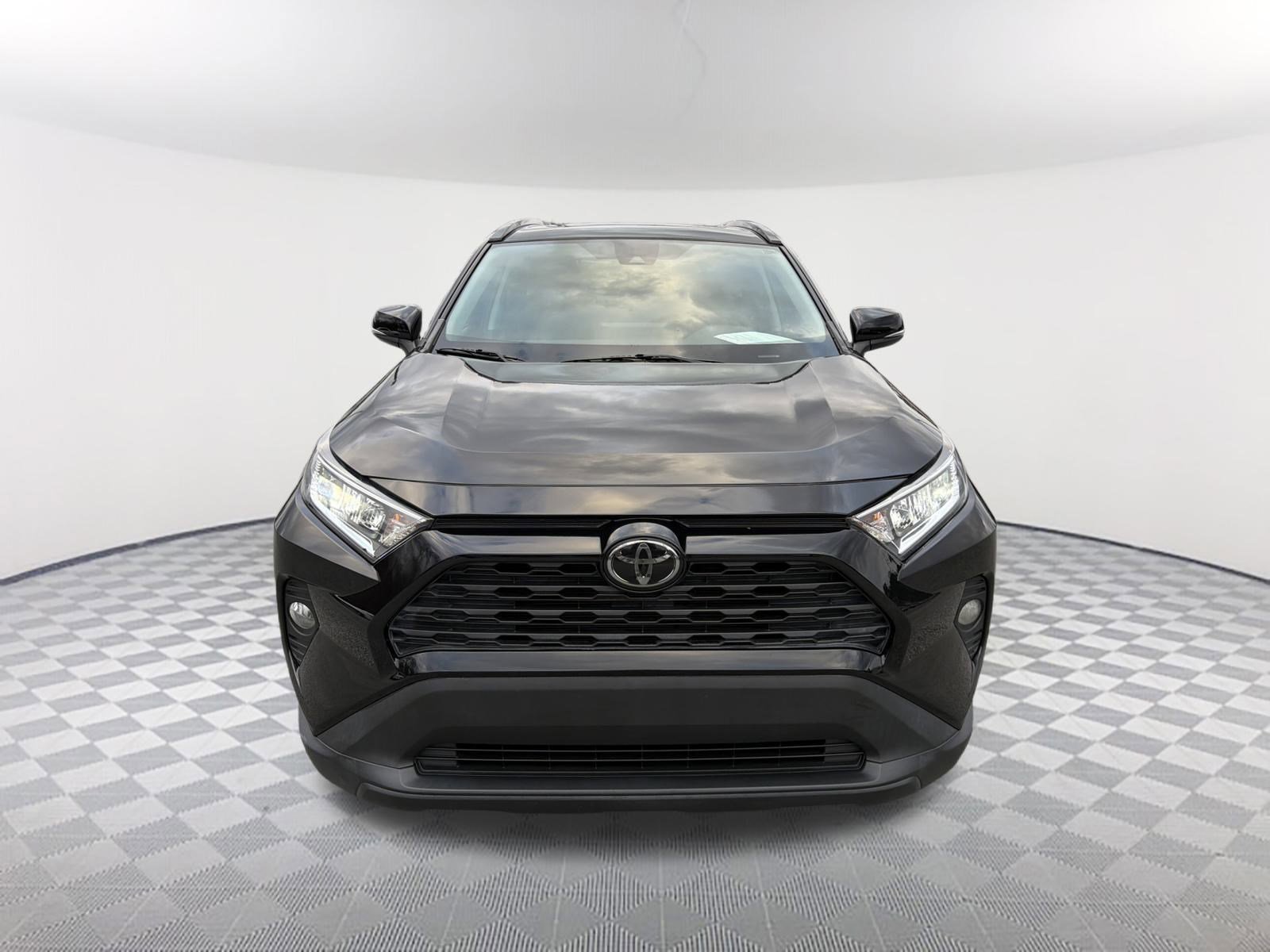 Used 2021 Toyota RAV4 XLE w/ Convenience Package image 2