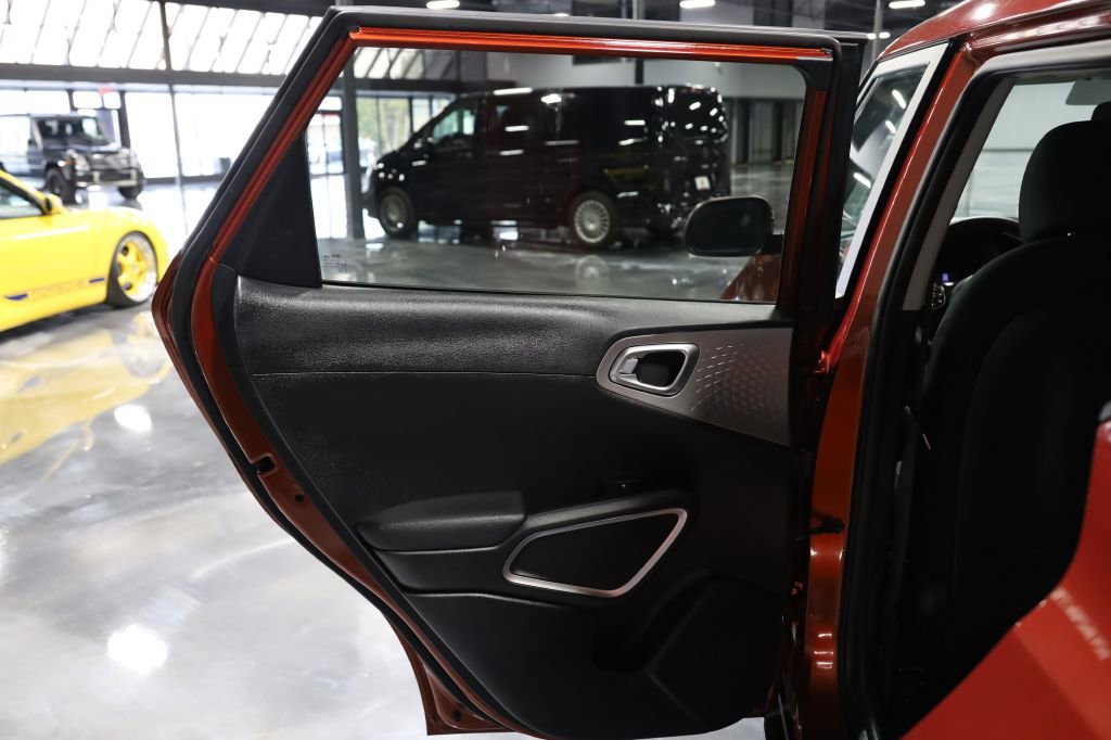 Used 2021 Kia Soul LX image 17