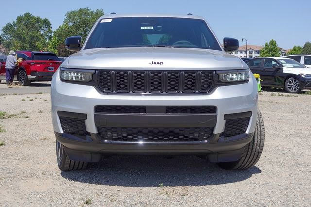 New 2025 Jeep Grand Cherokee L Altitude image 2