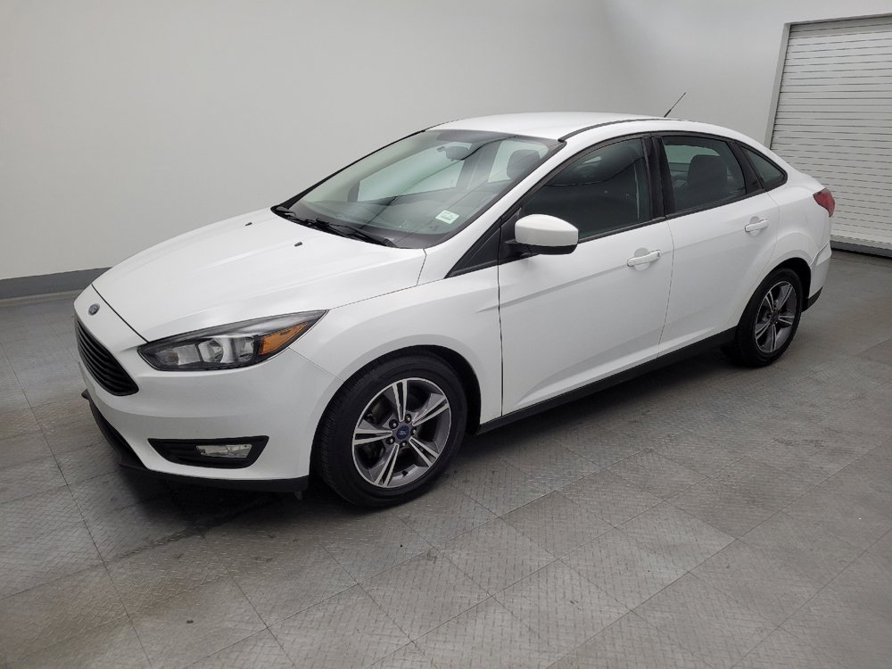 Used 2018 Ford Focus SE w/ SE Appearance Package FWD image 2