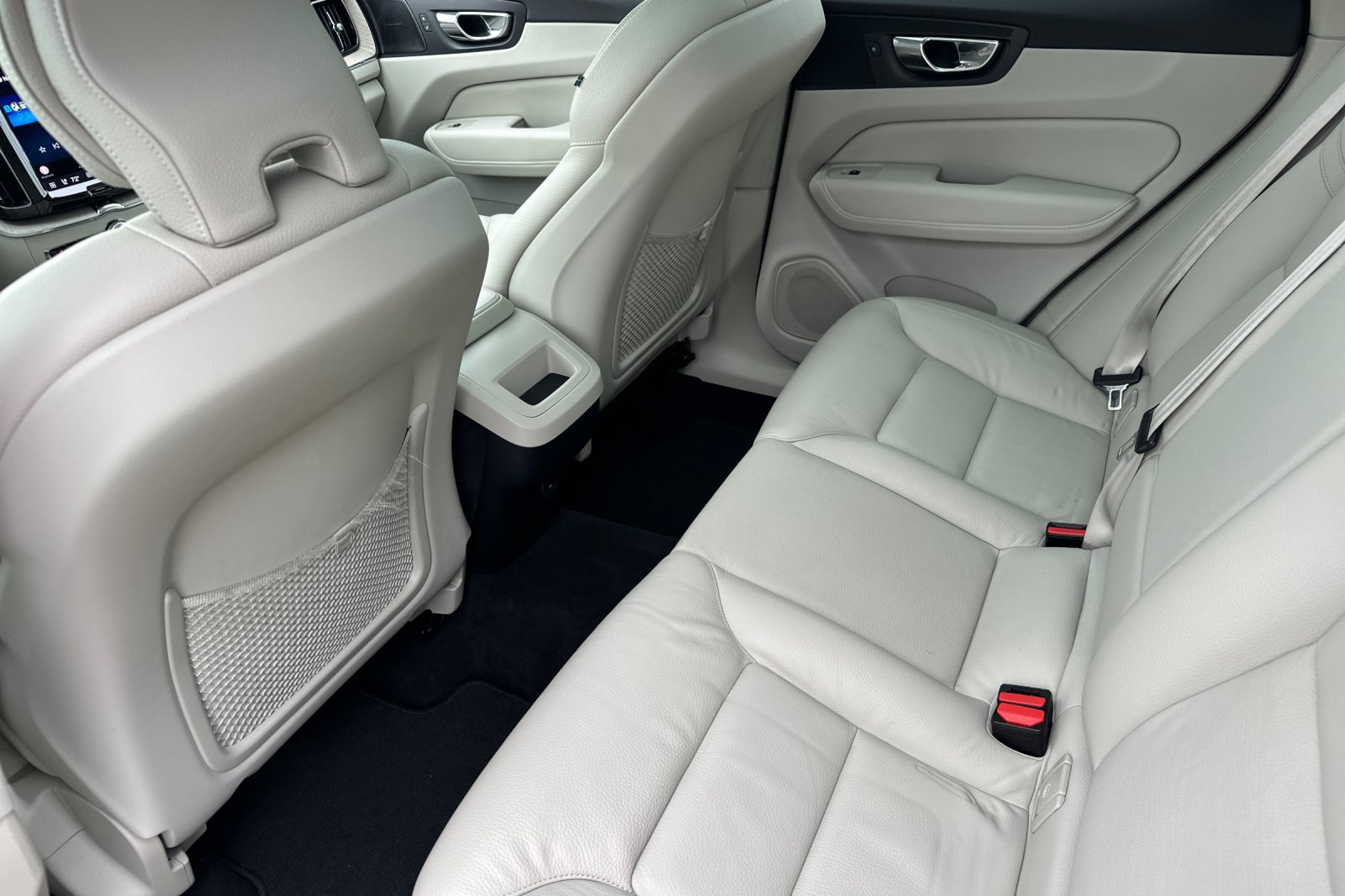 Certified 2023 Volvo XC60 B5 Plus w/ Protection Package Premier FWD image 13