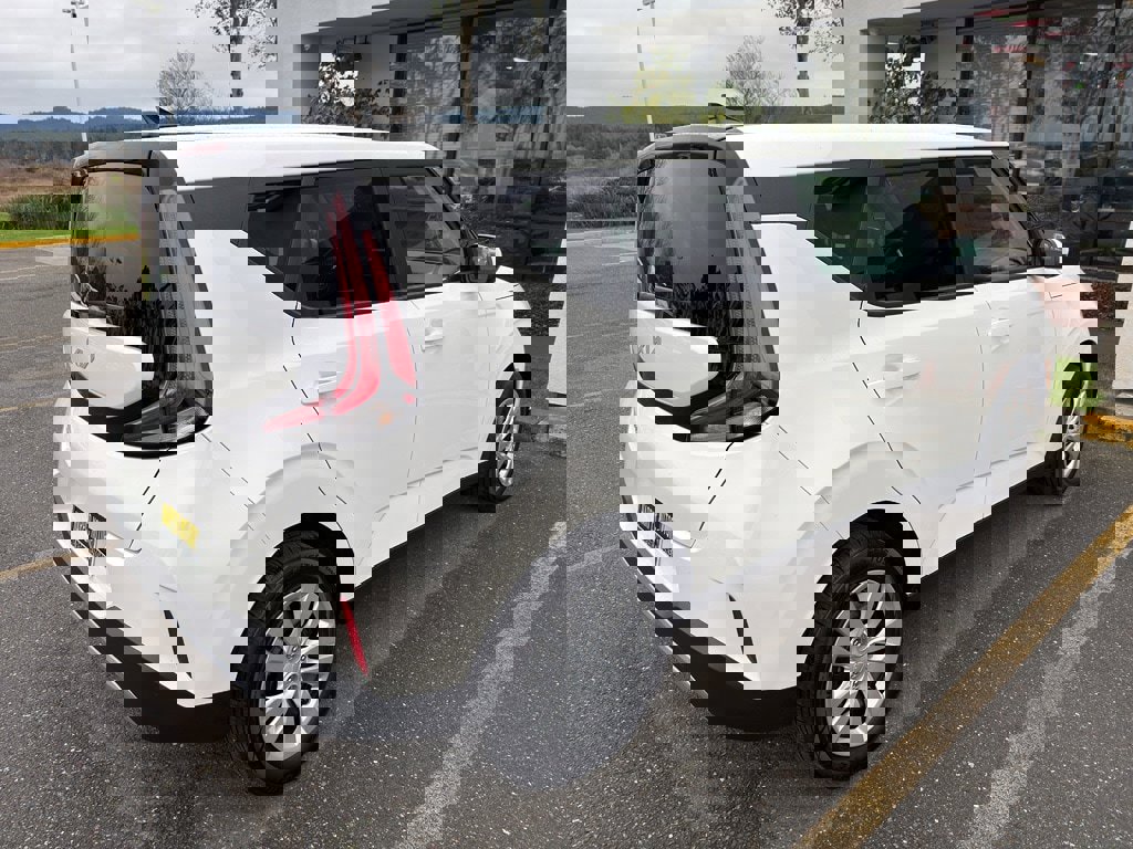 Used 2023 Kia Soul LX image 21