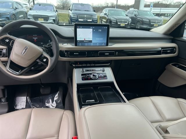 Used 2023 Lincoln Aviator AWD w/ Premium Package image 15