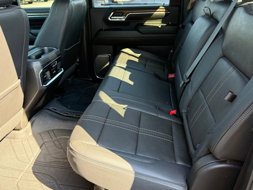 Used 2024 Chevrolet Silverado 2500 High Country w/ High Country Premium Package AWD/4WD image 38