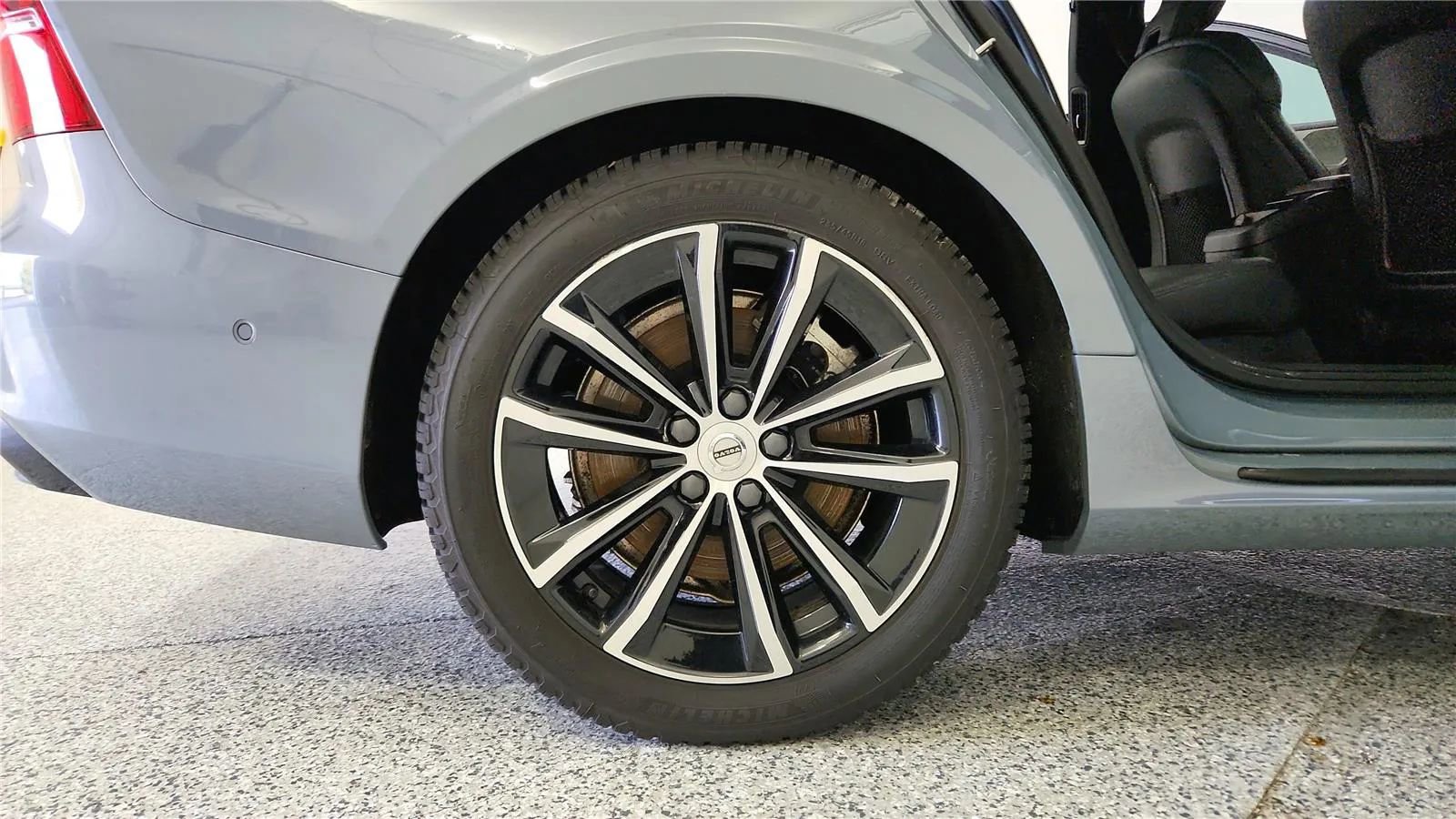 Used 2023 Volvo S60 T8 Plus image 13