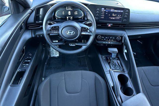 Used 2025 Hyundai Elantra Sport image 15