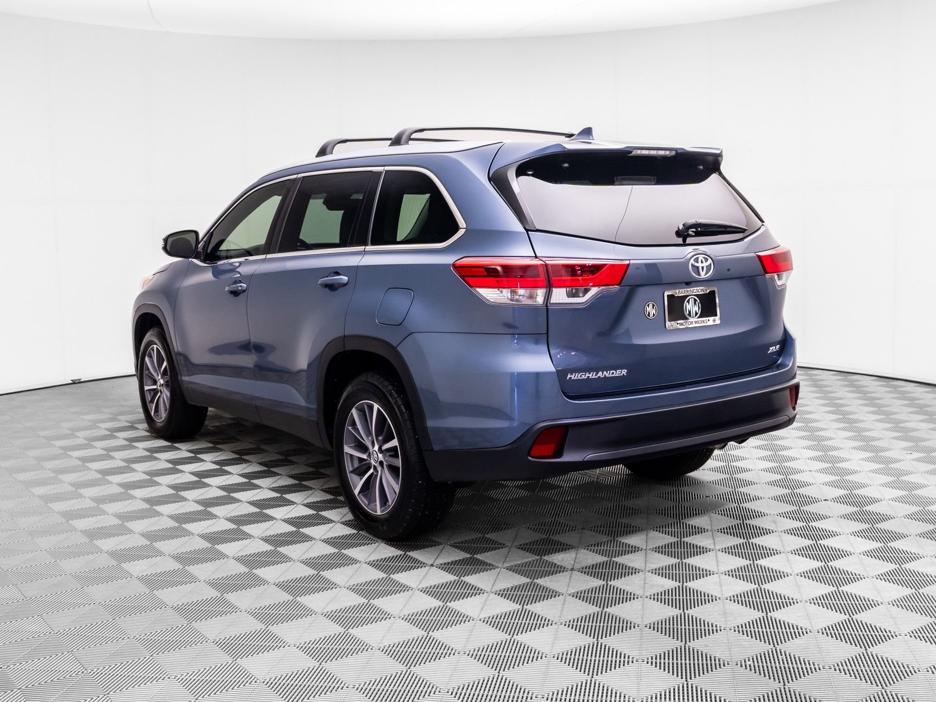Used 2019 Toyota Highlander XLE image 3