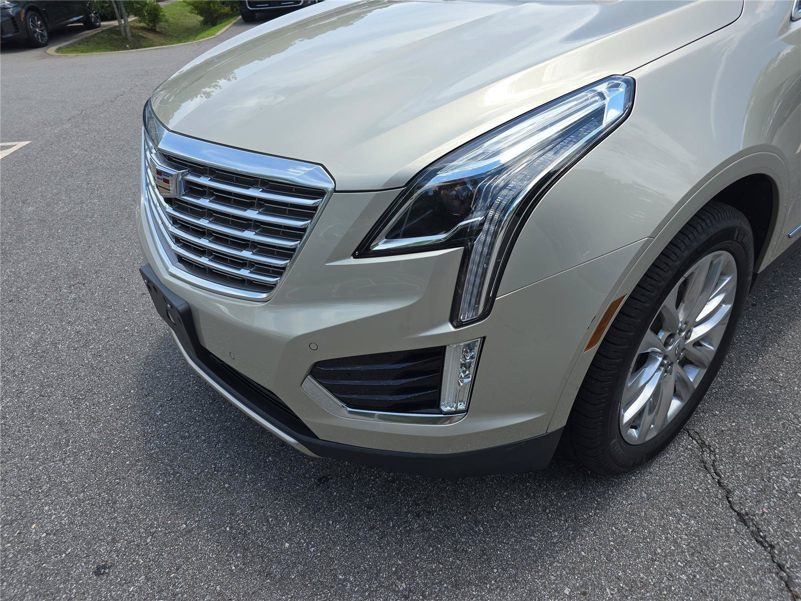 Used 2017 Cadillac XT5 Platinum AWD/4WD image 9