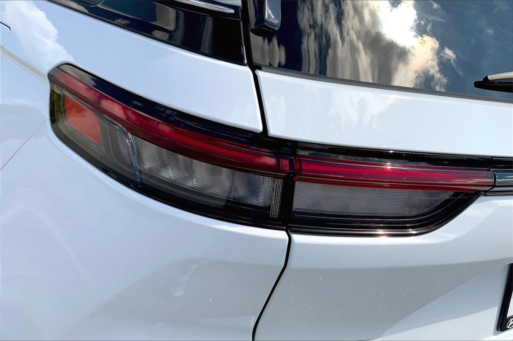 Used 2025 Jeep Grand Cherokee Laredo X image 30