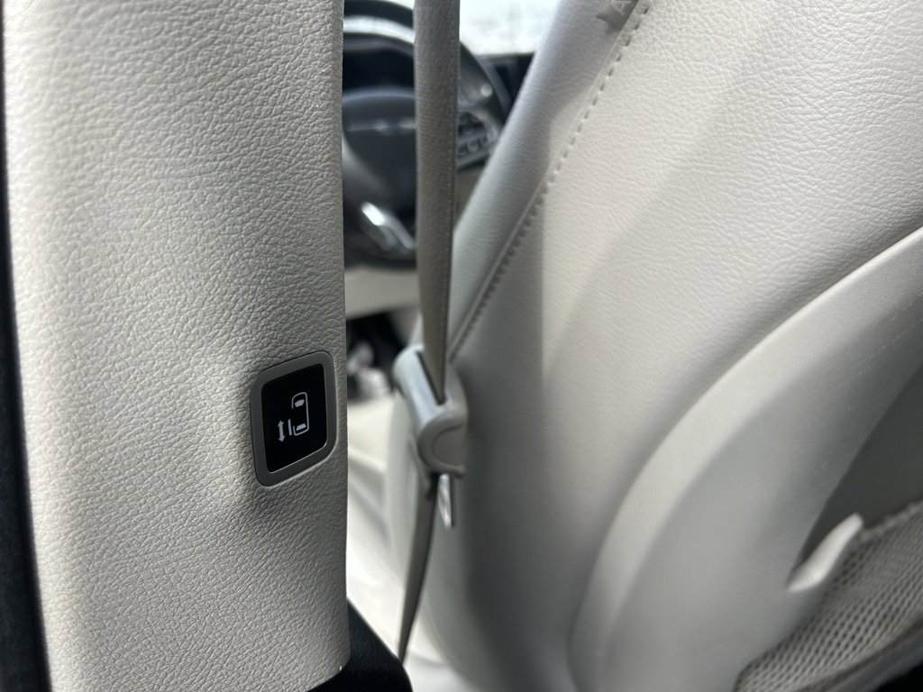 Used 2021 Chrysler Pacifica Touring-L image 26