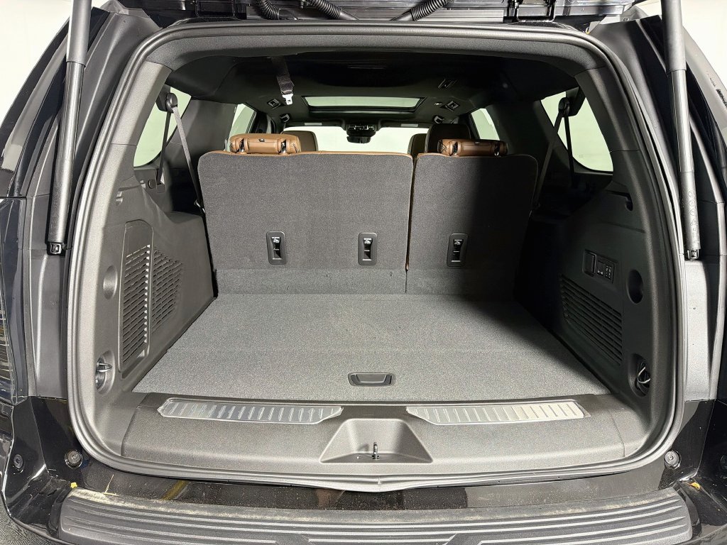 New 2027 Chevrolet Suburban High Country w/ Sun And Tow Package AWD/4WD image 28