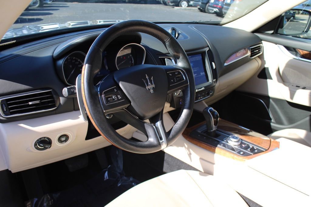 Used 2017 Maserati Levante S AWD/4WD image 3