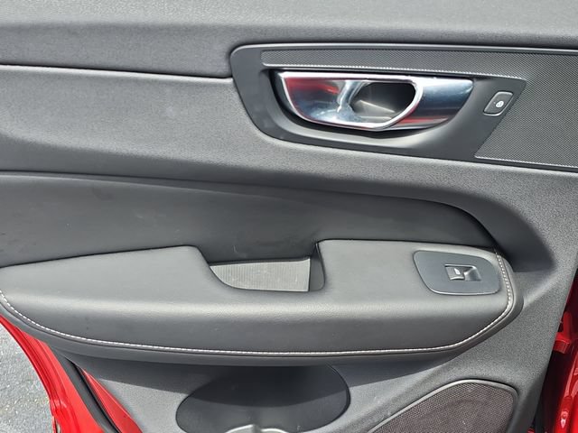 Used 2022 Volvo XC60 B5 Inscription FWD image 9