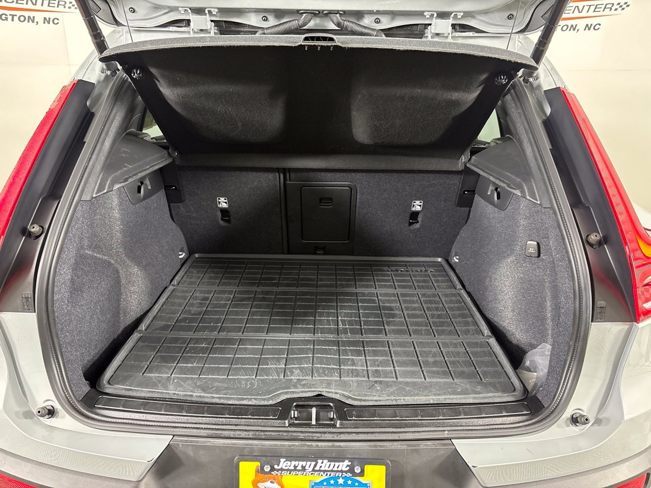 Used 2026 Volvo XC40 B5 Plus AWD/4WD image 26