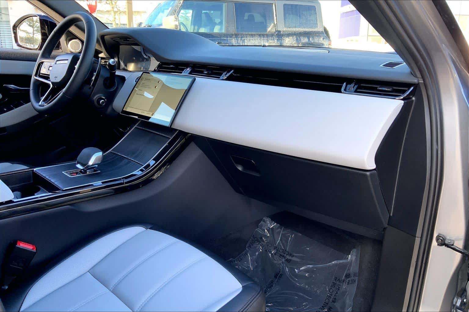 Used 2026 Land Rover Range Rover Evoque Dynamic SE AWD/4WD image 35