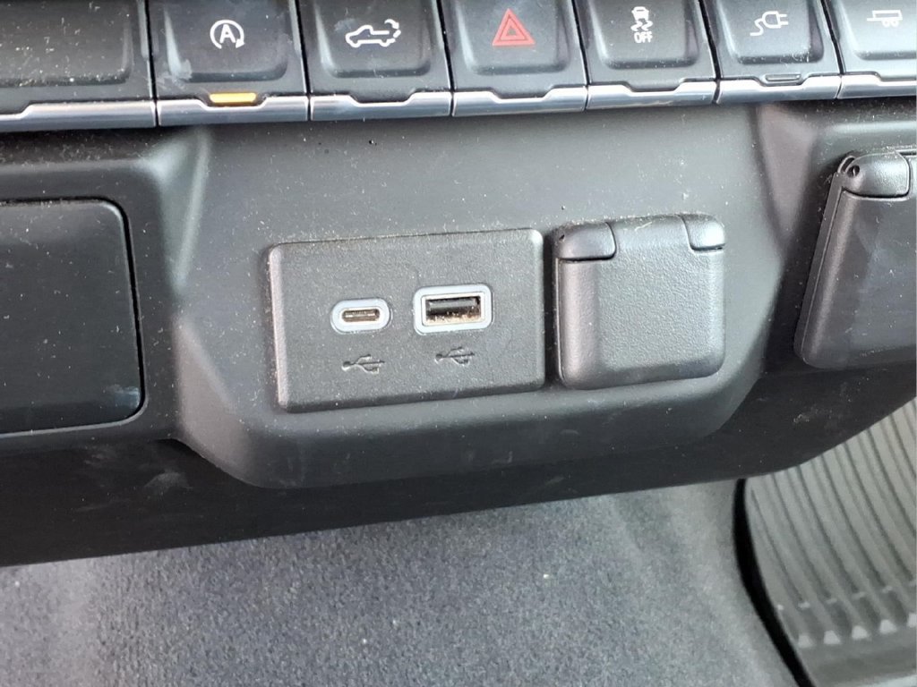 Used 2022 Chevrolet Silverado 1500 Custom w/ LPO, Dark Essentials Package RWD image 11