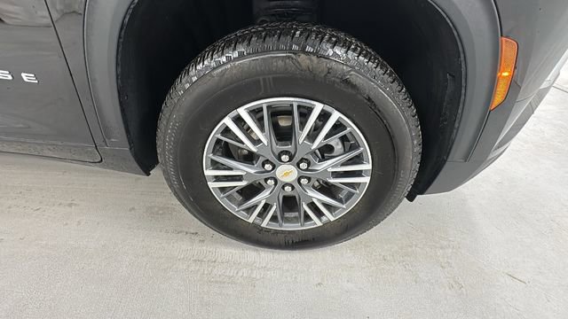 Used 2025 Chevrolet Traverse LT image 9