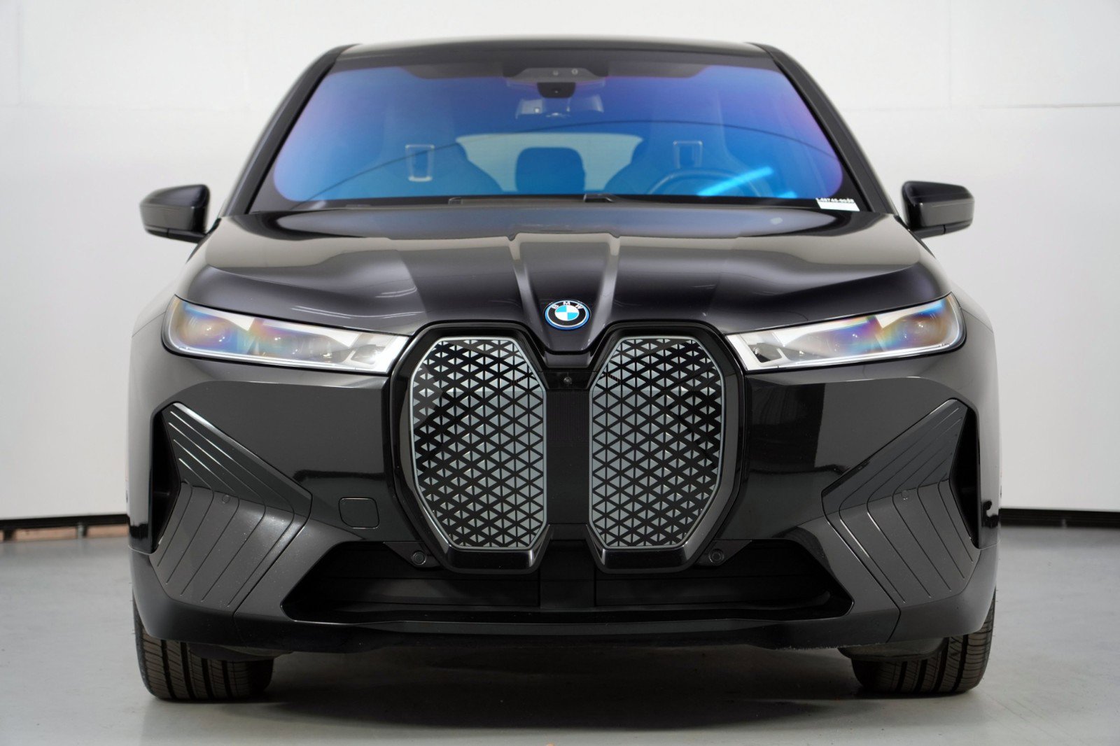 Used 2023 BMW iX M60 w/ Executive Package image 7