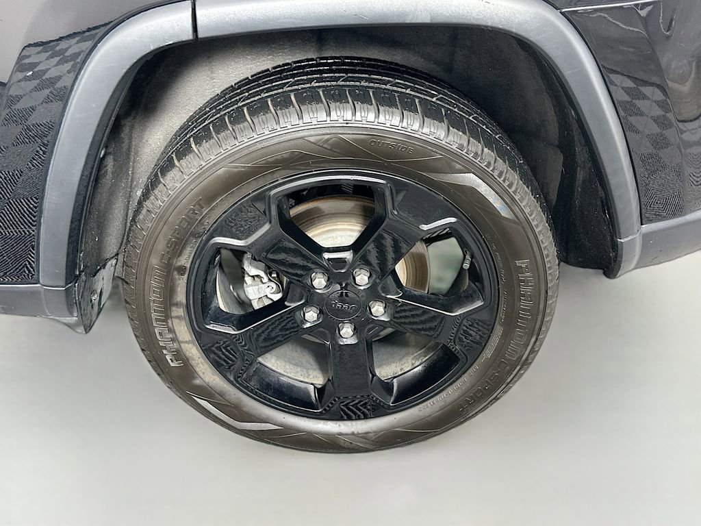 Used 2019 Jeep Grand Cherokee Laredo image 29