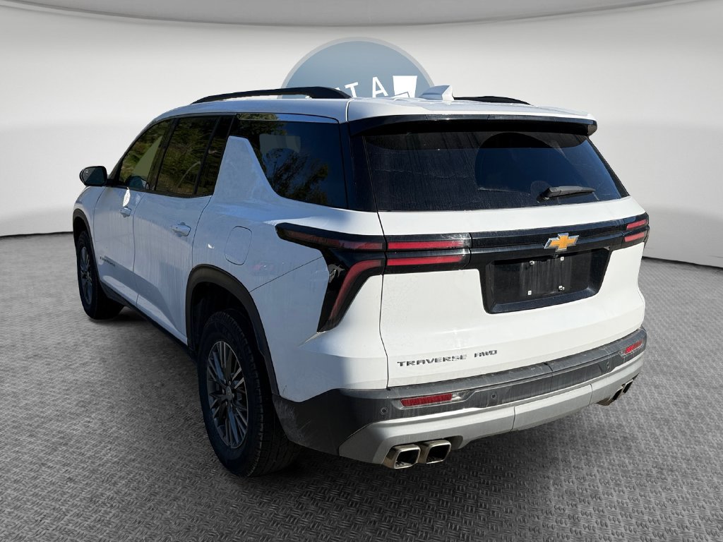 Used 2025 Chevrolet Traverse LT AWD/4WD image 6
