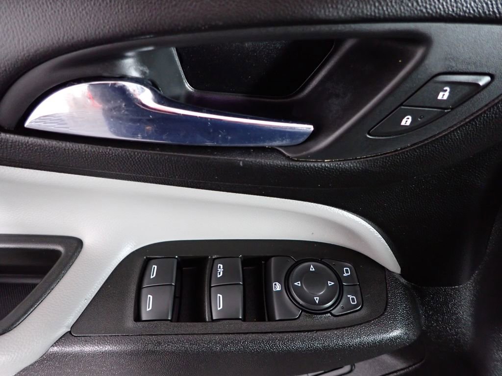 Used 2018 Chevrolet Equinox Premier FWD image 21