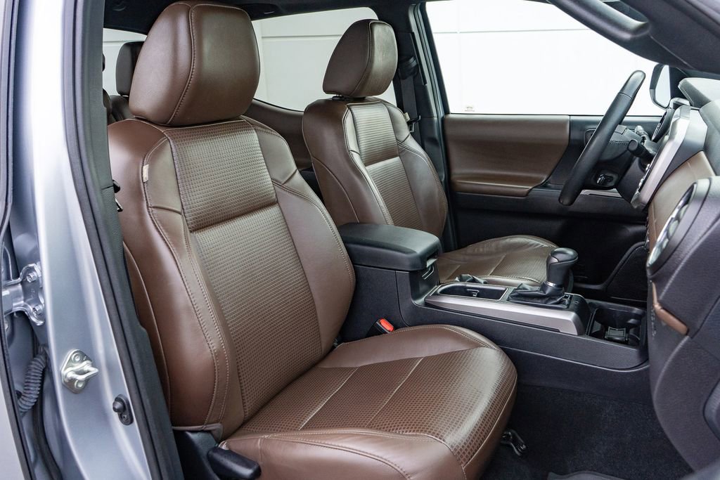 Used 2021 Toyota Tacoma Limited image 22