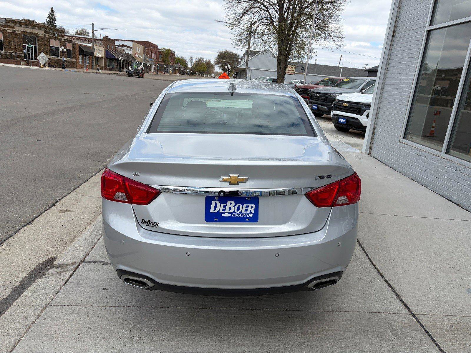 Used 2017 Chevrolet Impala Premier FWD image 4