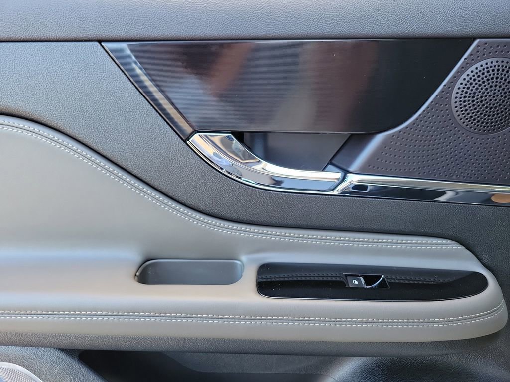 New 2026 Lincoln Corsair Premiere image 14