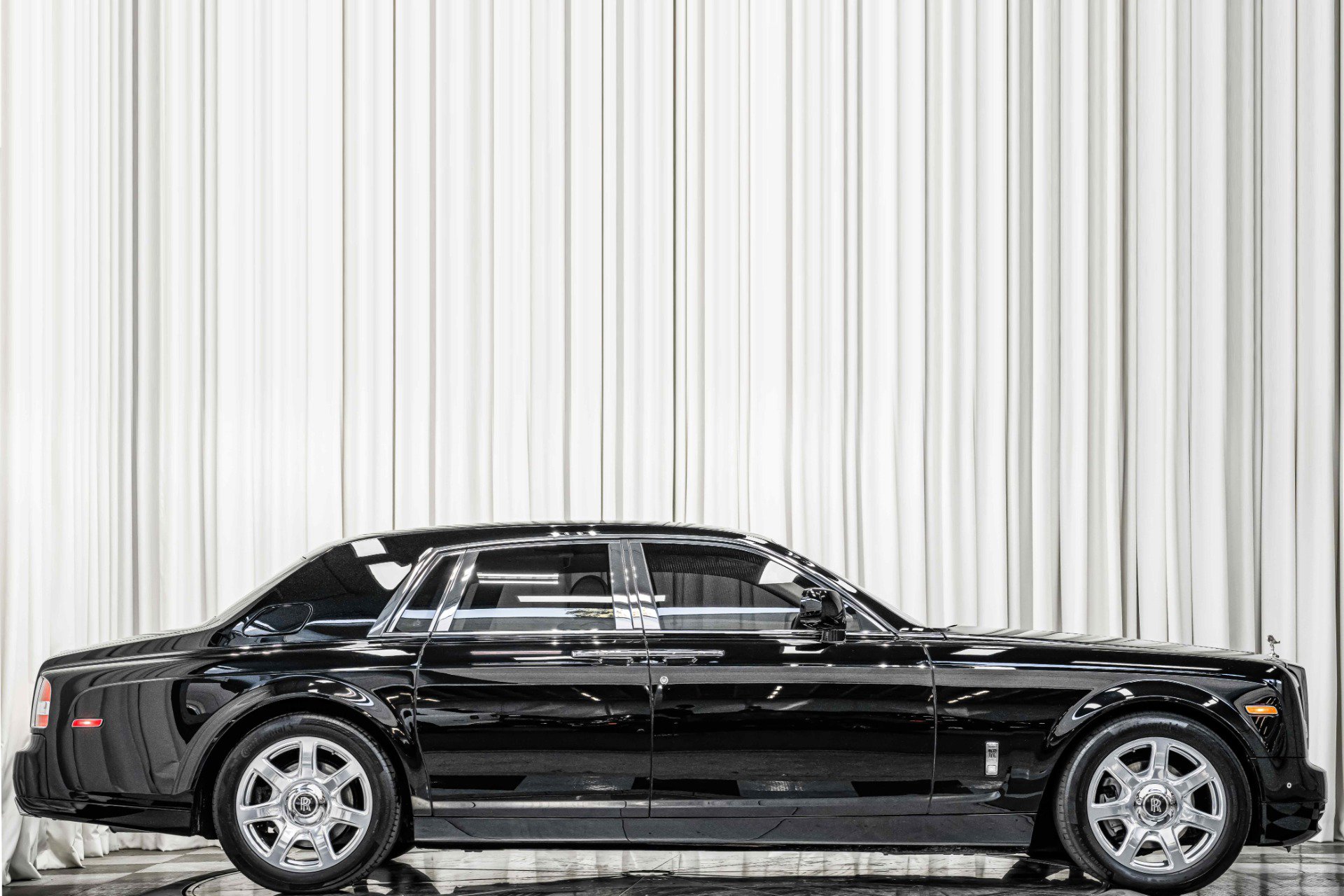 Used 2013 Rolls-Royce Phantom Sedan image 2