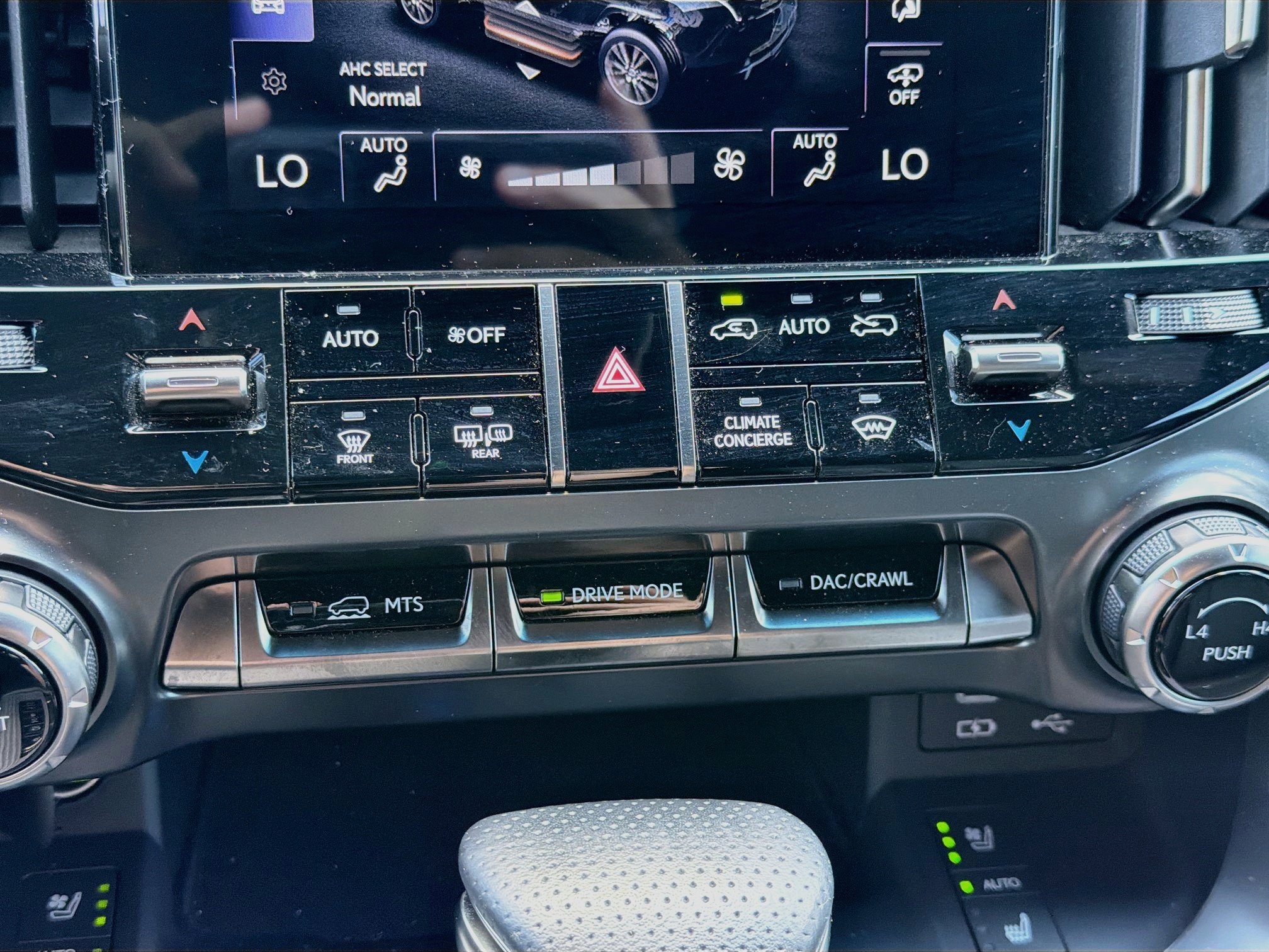 Used 2023 Lexus LX 600 F Sport w/ Accessory Package (Z1) AWD/4WD image 37