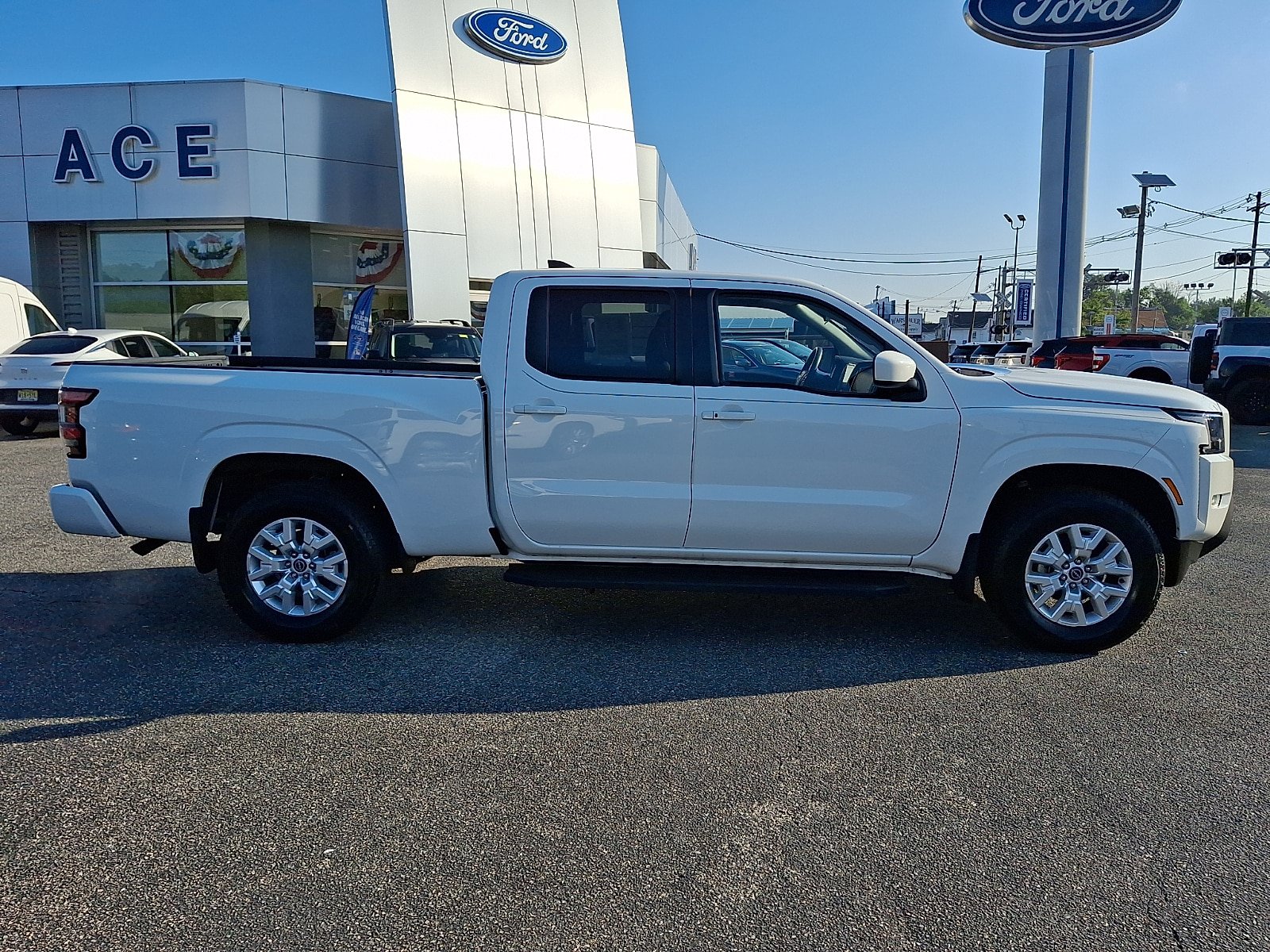 Used 2024 Nissan Frontier SV AWD/4WD image 7