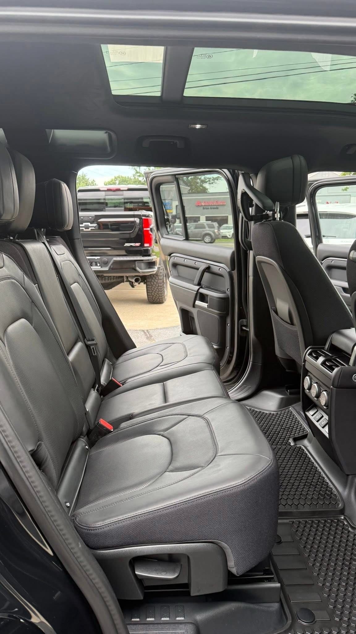 Used 2025 Land Rover Defender 110 X AWD/4WD image 22