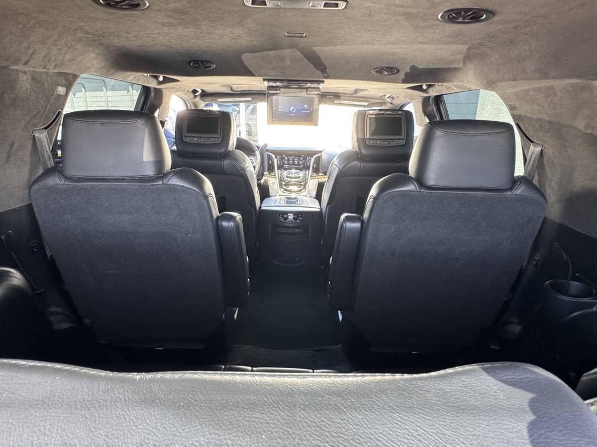 Used 2018 Cadillac Escalade Platinum AWD/4WD image 11